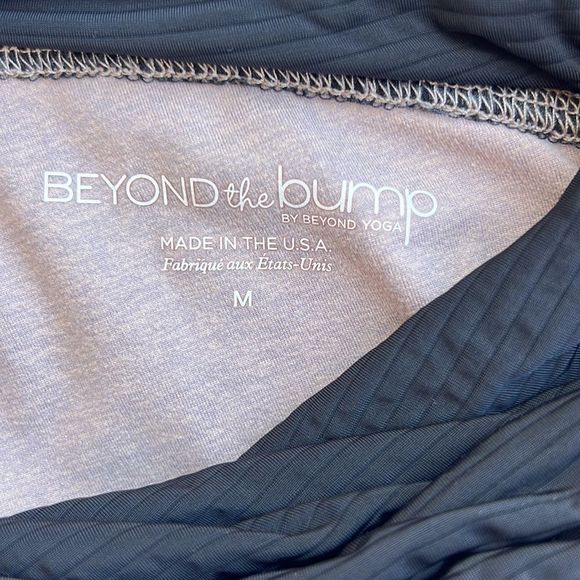 Beyond the Bump Beyond Yoga Maternity Leggings M - Picture 4 of 5